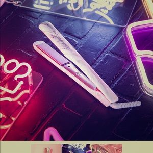 Foxy bae rose gold/marble flat iron